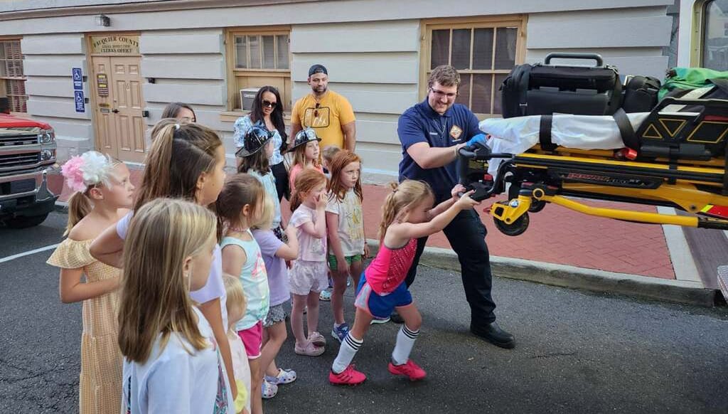 WVFC Public Education - kids helping push gurney into ambulance